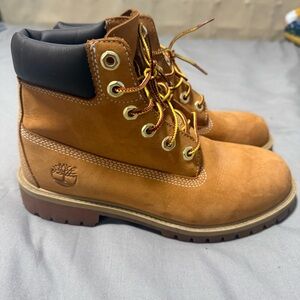 Timberland Waterproof Boots in wheat nubuck leather Boys US 5.5